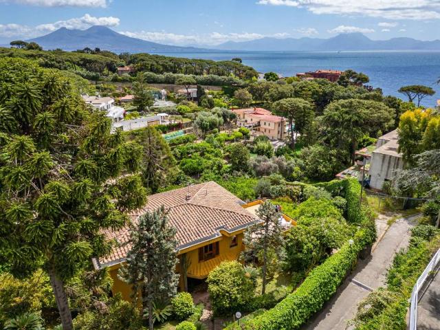 Villa Indipendente in vendita a Municipalità 1, Campania