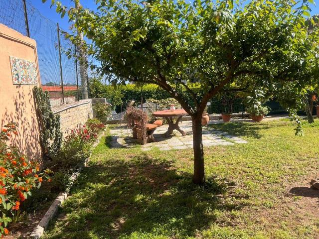 Villa Indipendente in vendita a Antiniana, Pozzuoli