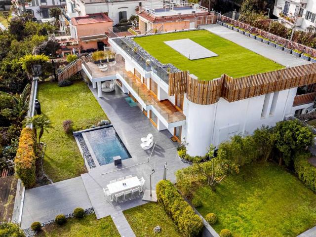 Villa Indipendente in vendita a Municipalità 1, Campania