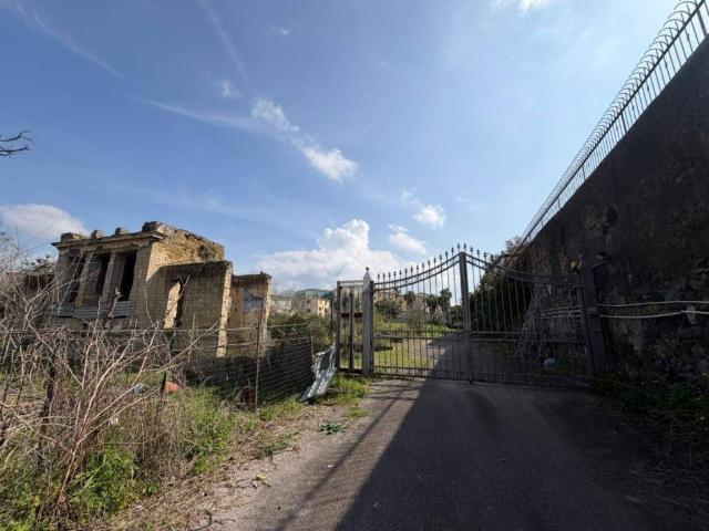 Villa Indipendente in vendita a Municipalità 6, Campania