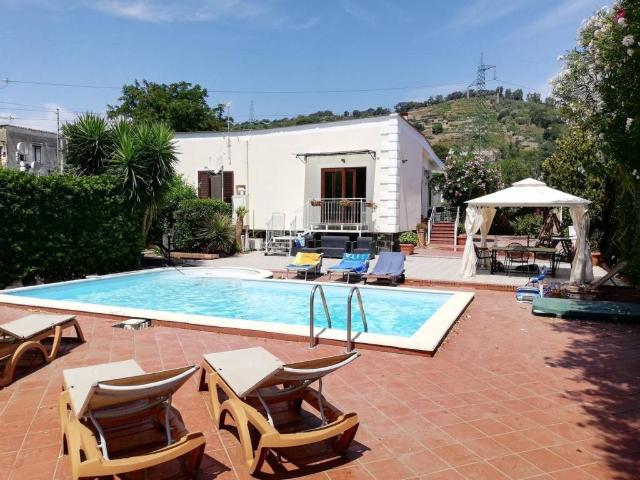 Villa Indipendente in vendita a Municipalità 10, Campania