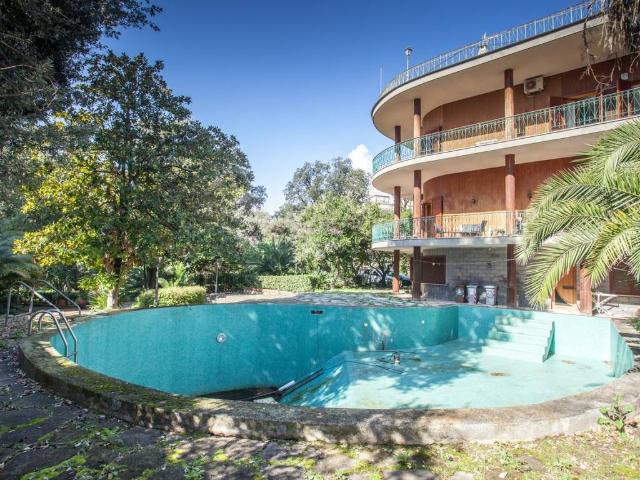 Villa Indipendente in vendita a Coroglio, Campania
