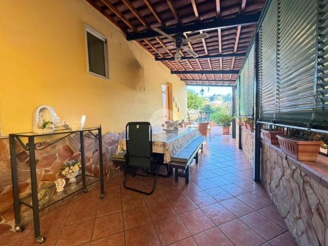 Villa Indipendente in vendita a Coroglio, Campania