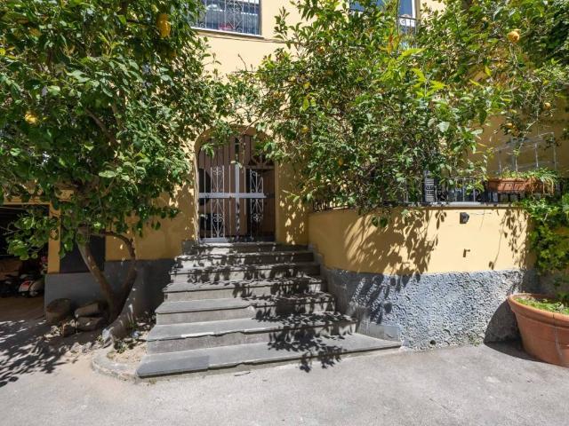 Villa Indipendente in vendita a Chiaia, Napoli
