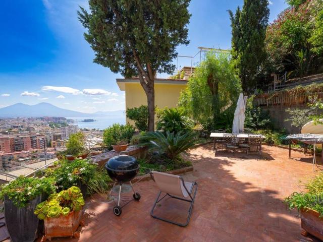 Villa Indipendente in vendita a Municipalità 1, Campania