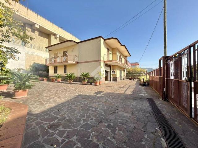 Villa Indipendente in vendita a Municipalità 10, Campania