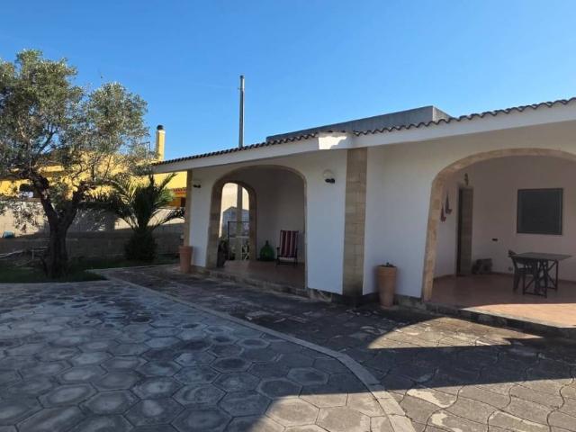 Villa Indipendente in vendita a Torre Squillace, Puglia
