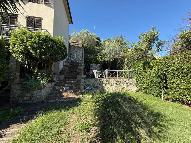 Villa Indipendente in vendita a Narni, Terni