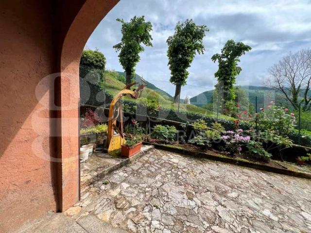 Villa Indipendente in vendita a Dernago, Nave