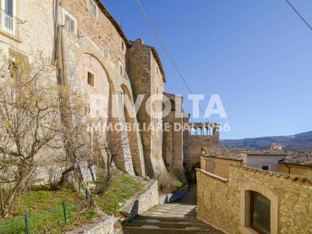 Villa Indipendente in vendita a Navelli, Abruzzo