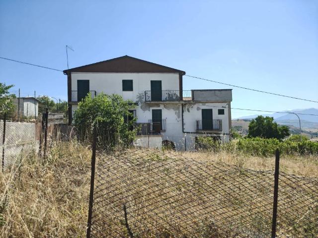 Villa Indipendente in vendita a Navelli, Abruzzo