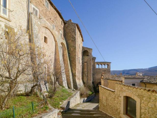 Villa Indipendente in vendita a Navelli, Abruzzo