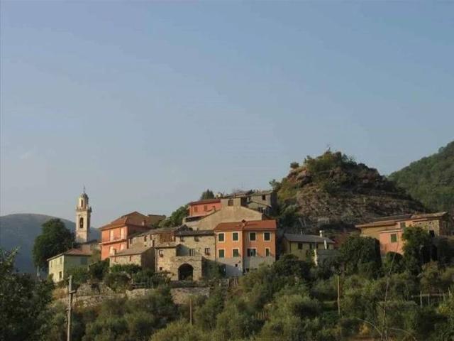 Villa Indipendente in vendita a Ne, Liguria