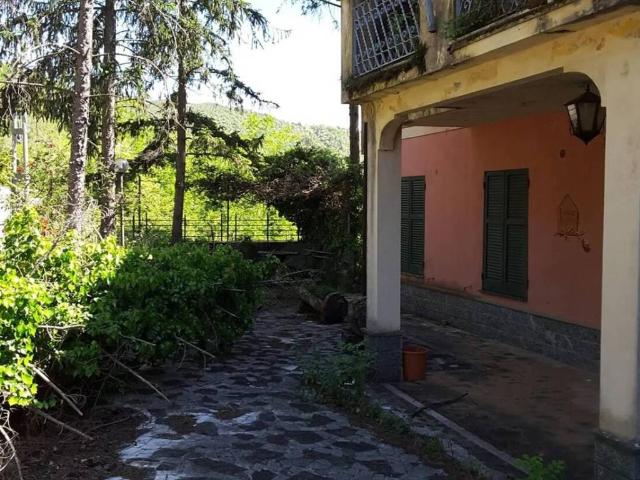 Villa Indipendente in vendita a Ne, Liguria