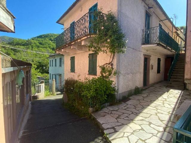 Villa Indipendente in vendita a Ne, Arzeno