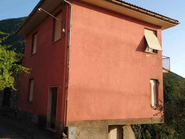 Villa Indipendente in vendita a Ne, Liguria