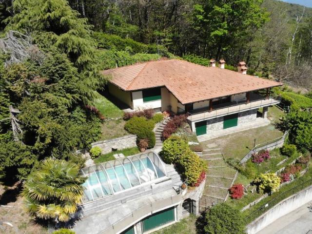 Villa Indipendente in vendita a Nebbiuno, Novara