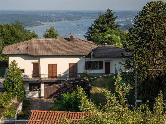 Villa Indipendente in vendita a Fosseno, Nebbiuno