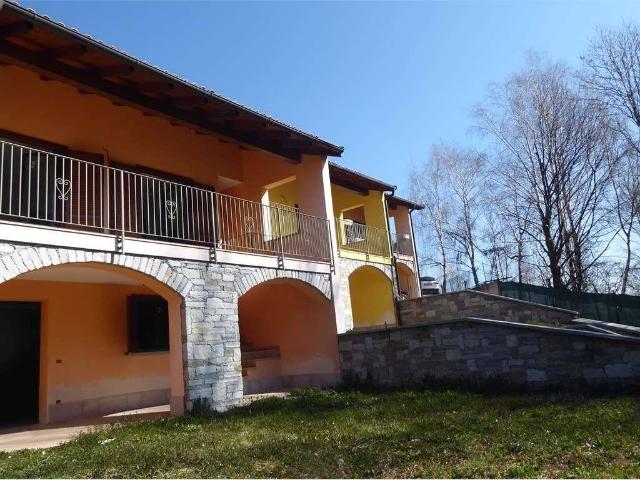 Villa Indipendente in vendita a Fosseno, Nebbiuno