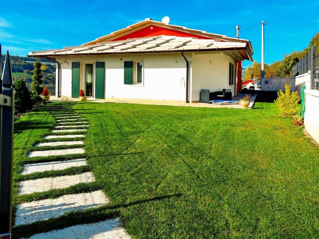 Villa Indipendente in vendita a Sant'anna D'alfaedo, Veneto