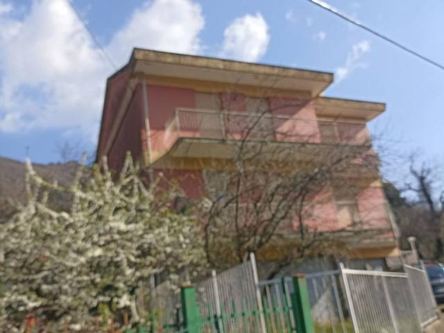 Villa Indipendente in vendita a Neirone, Liguria