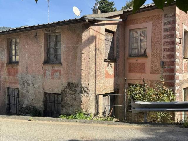 Villa Indipendente in vendita a Neirone, Liguria
