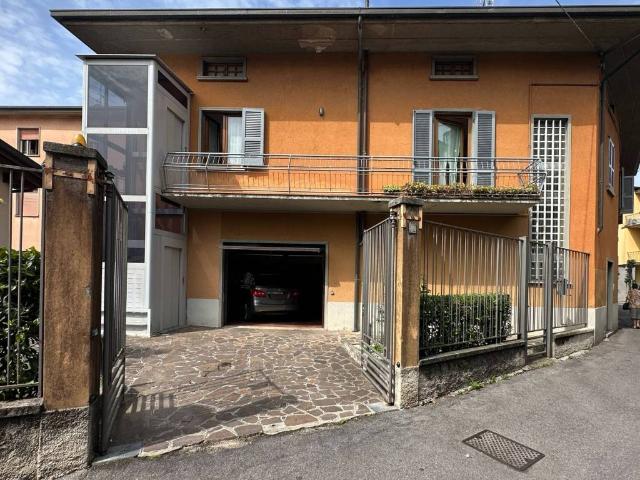 Villa Indipendente in vendita a Botta, Nembro