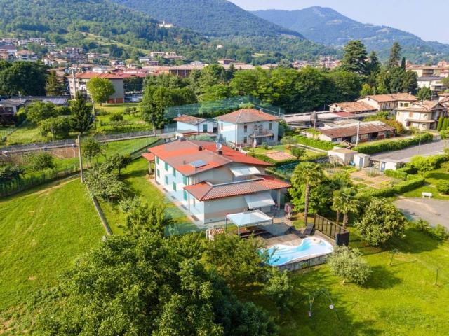 Villa Indipendente in vendita a Nembro, Lombardia