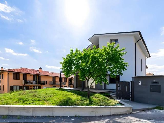 Villa Indipendente in vendita a Nembro, Bergamo