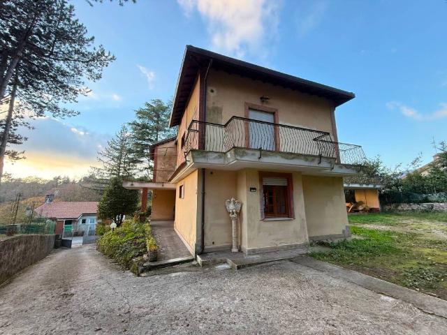 Villa Indipendente in vendita a Nemi, Roma Capitale