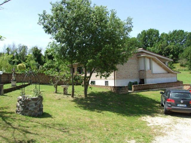 Villa Indipendente in vendita a Nepi, Lazio