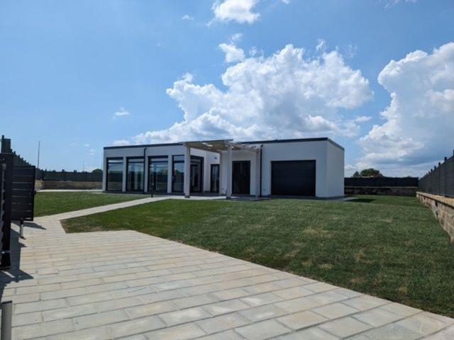 Villa Indipendente in vendita a Nepi, Lazio