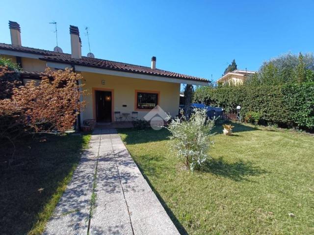 Villa Indipendente in vendita a Nepi, Lazio