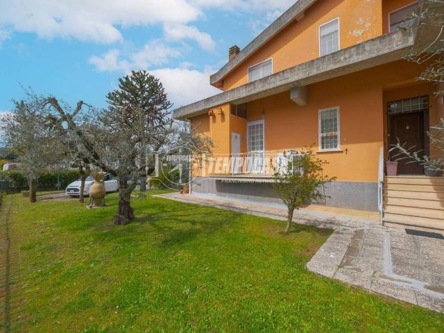 Villa Indipendente in vendita a Nepi, Lazio