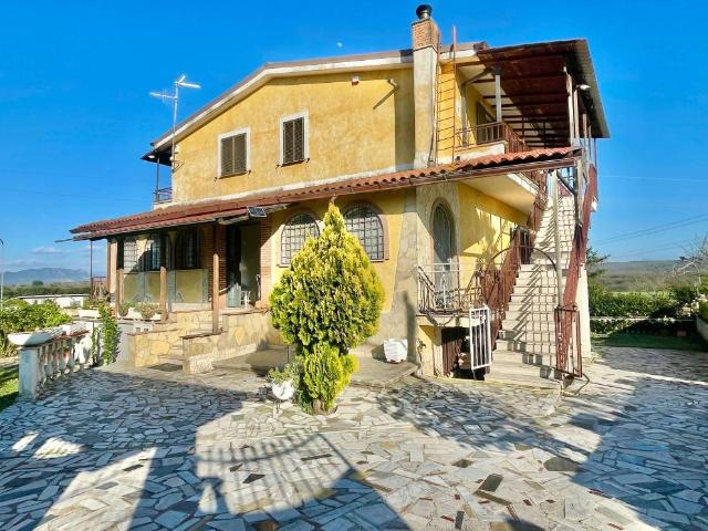 Villa Indipendente in vendita a Nepi, Lazio