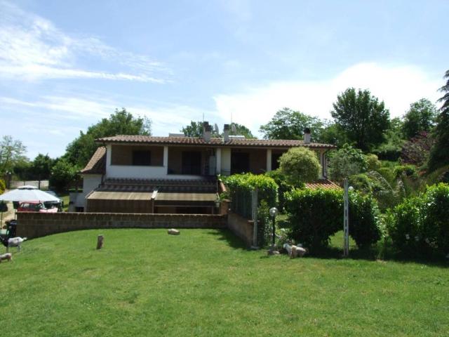 Villa Indipendente in vendita a Nepi, Lazio
