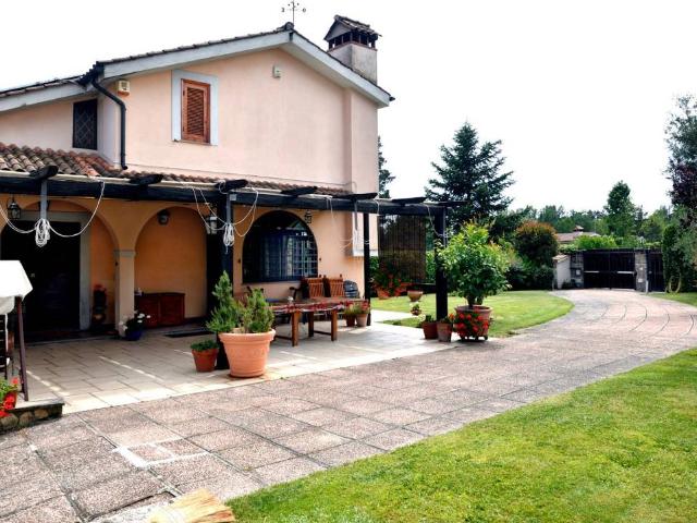 Villa Indipendente in vendita a Nepi, Lazio