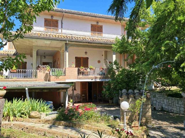 Villa Indipendente in vendita a Unione dei Comuni della Val Vibrata, Nereto
