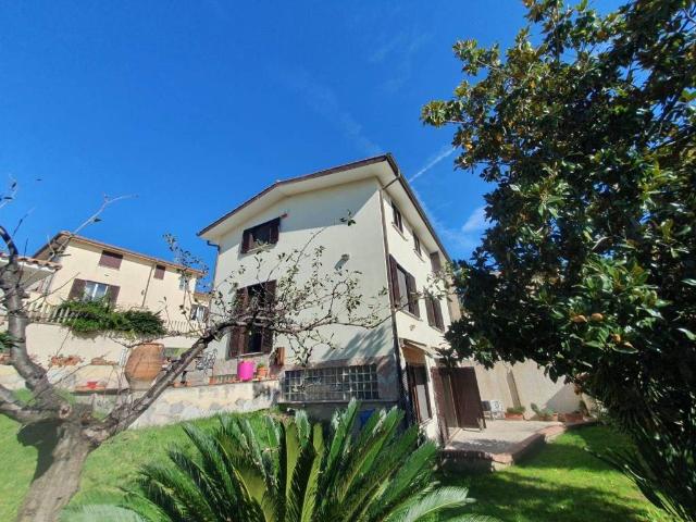Villa Indipendente in vendita a Acquaviva, Roma Capitale