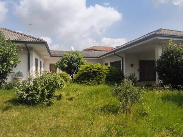 Villa Indipendente in vendita a Nerviano, Lombardia