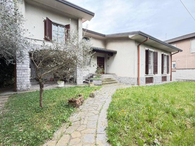 Villa Indipendente in vendita a Nerviano, Lombardia