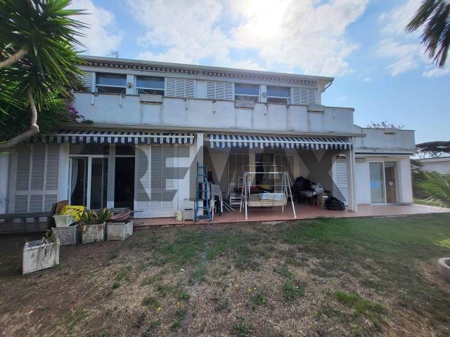 Villa Indipendente in vendita a Borgo Medievale, Roma Capitale