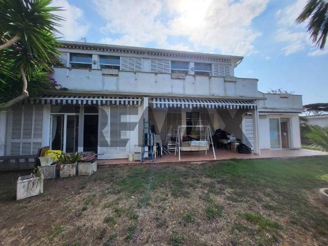 Villa Indipendente in vendita a Borgo Medievale, Roma Capitale