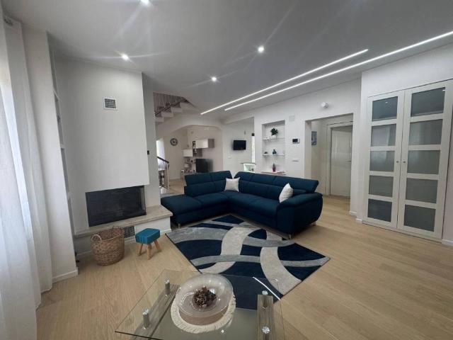 Villa Indipendente in vendita a Cioccati, Roma Capitale