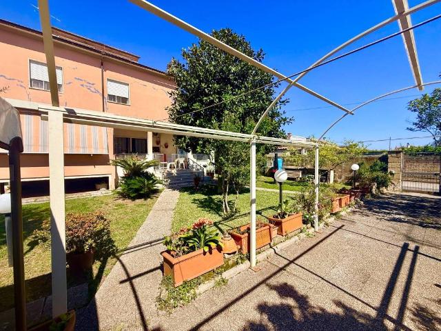 Villa Indipendente in vendita a Cioccati, Roma Capitale