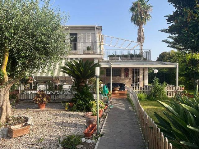 Villa Indipendente in vendita a Borgo Medievale, Roma Capitale
