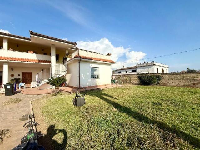 Villa Indipendente in vendita a Tre Cancelli, Roma Capitale
