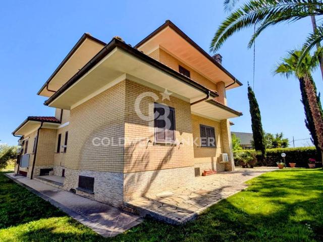 Villa Indipendente in vendita a Cretarossa, Roma Capitale