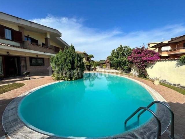 Villa Indipendente in vendita a Borgo Medievale, Roma Capitale