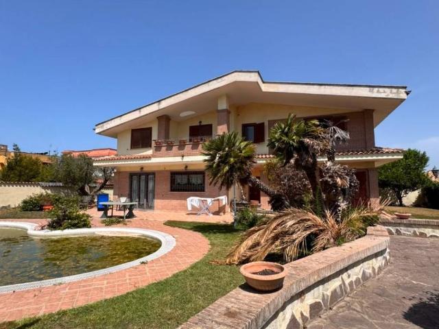 Villa Indipendente in vendita a Borgo Medievale, Roma Capitale